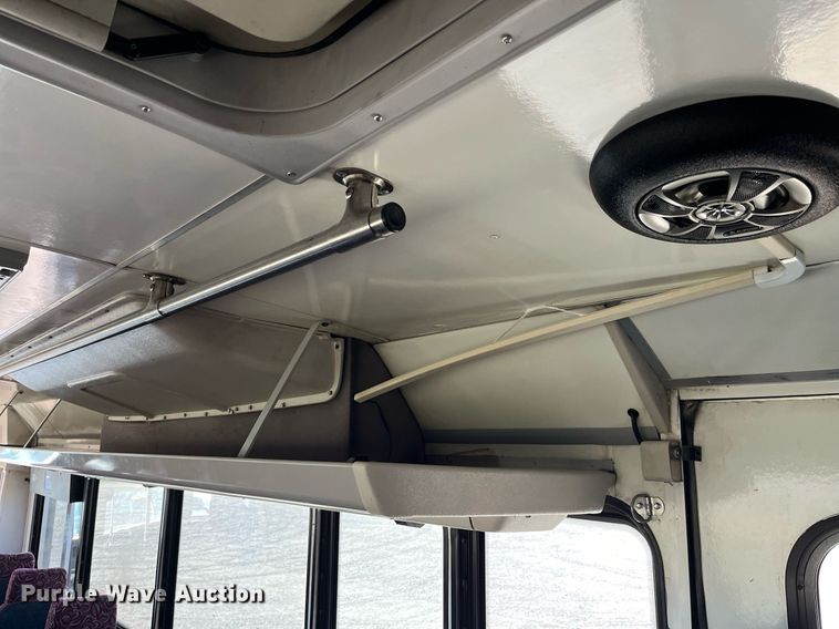 image for item LD9979 2008 GMC C5500 shuttle bus