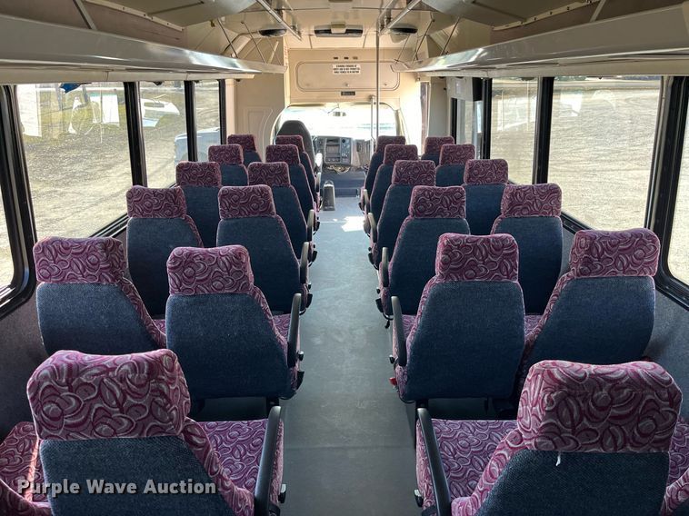 image for item LD9979 2008 GMC C5500 shuttle bus