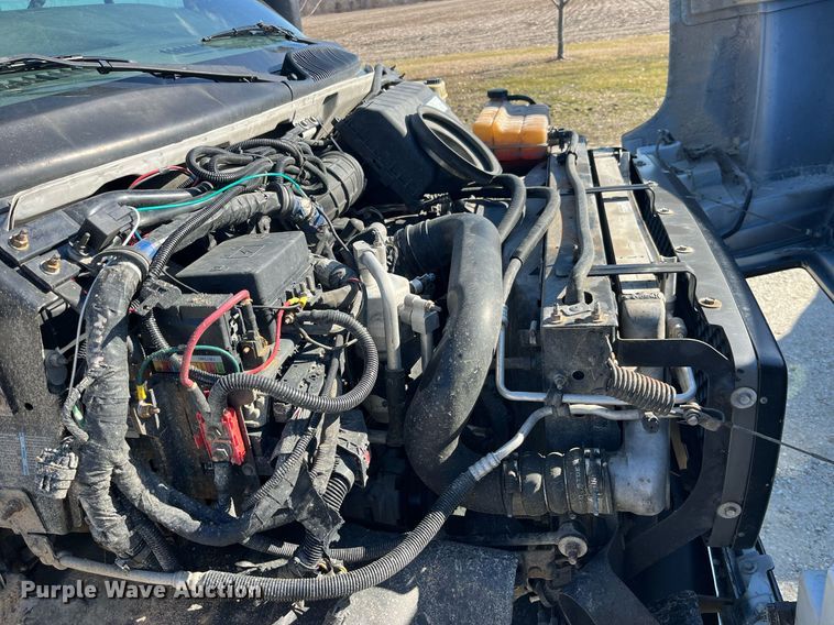 image for item LD9979 2008 GMC C5500 shuttle bus