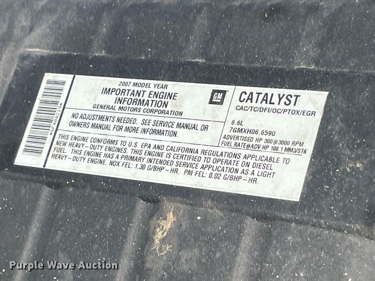 image for item LD9979 2008 GMC C5500 shuttle bus