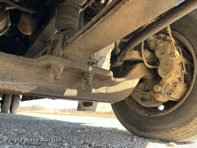 image for item LD9979 2008 GMC C5500 shuttle bus