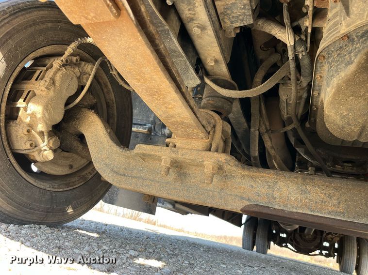 image for item LD9979 2008 GMC C5500 shuttle bus