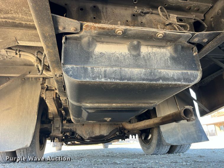 image for item LD9979 2008 GMC C5500 shuttle bus