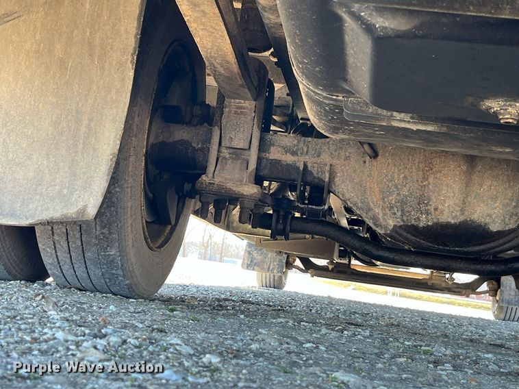 image for item LD9979 2008 GMC C5500 shuttle bus