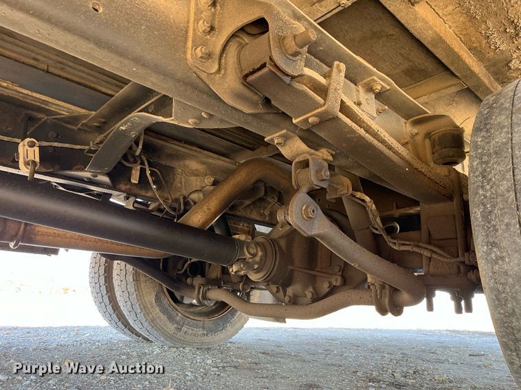 image for item LD9979 2008 GMC C5500 shuttle bus