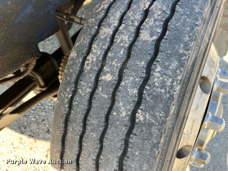 image for item LD9979 2008 GMC C5500 shuttle bus