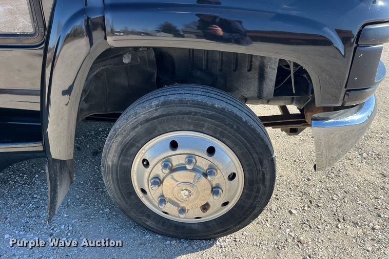 image for item LD9979 2008 GMC C5500 shuttle bus