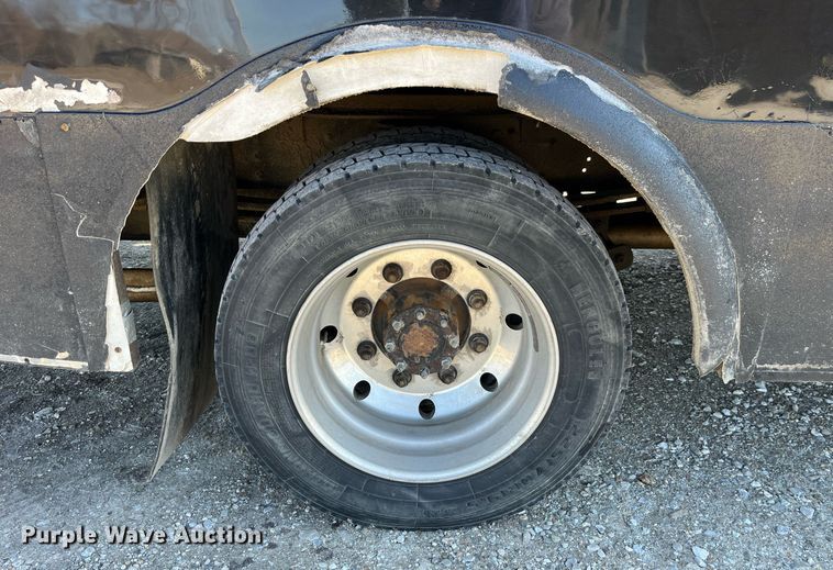 image for item LD9979 2008 GMC C5500 shuttle bus