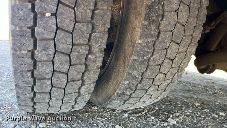 image for item LD9979 2008 GMC C5500 shuttle bus