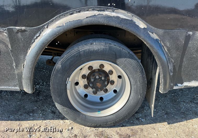 image for item LD9979 2008 GMC C5500 shuttle bus