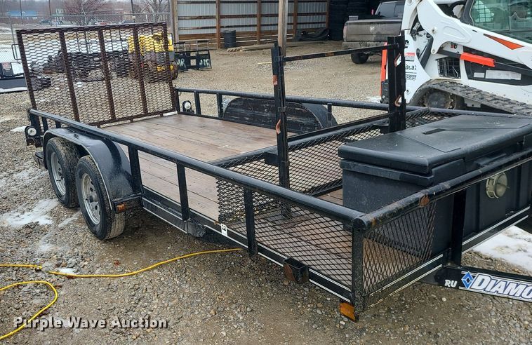 image for item LJ9478 2015 Diamond C utility trailer