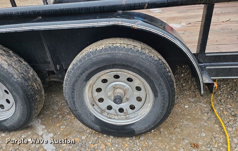 image for item LJ9478 2015 Diamond C utility trailer