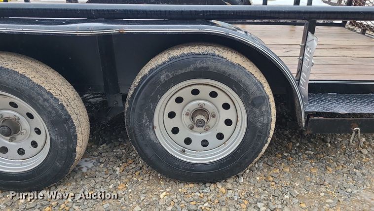 image for item LJ9478 2015 Diamond C utility trailer