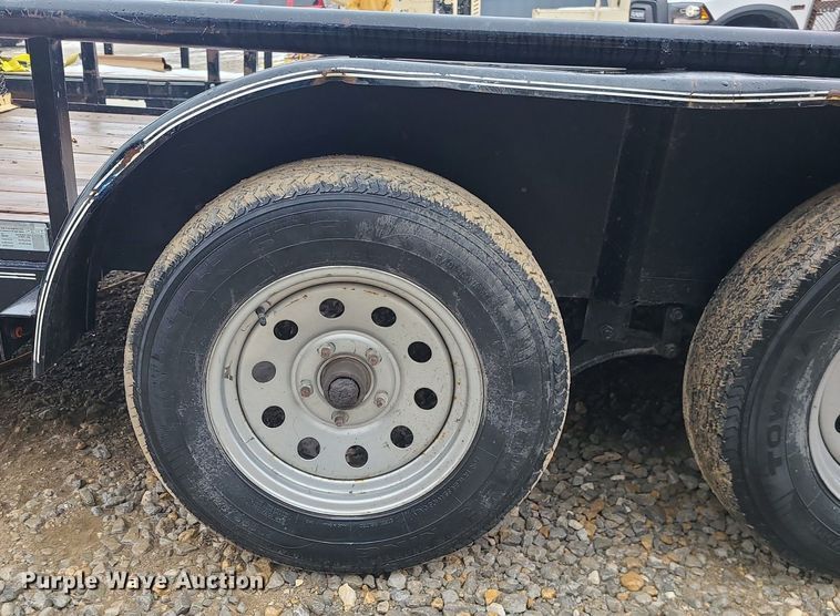 image for item LJ9478 2015 Diamond C utility trailer