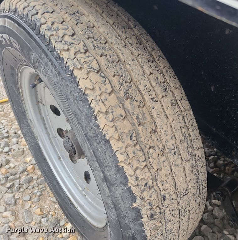 image for item LJ9478 2015 Diamond C utility trailer