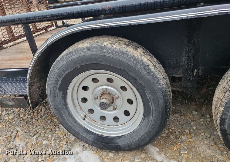 image for item LJ9478 2015 Diamond C utility trailer