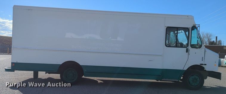 image for item LY9488 2011 Workhorse W62 delivery truck