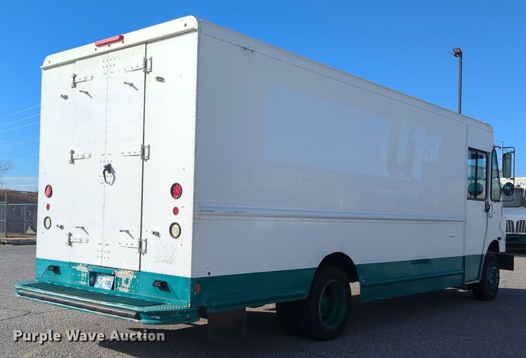 image for item LY9488 2011 Workhorse W62 delivery truck