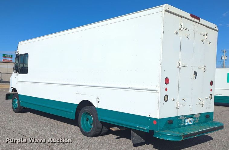 image for item LY9488 2011 Workhorse W62 delivery truck