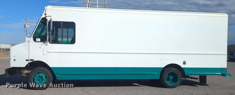 image for item LY9488 2011 Workhorse W62 delivery truck