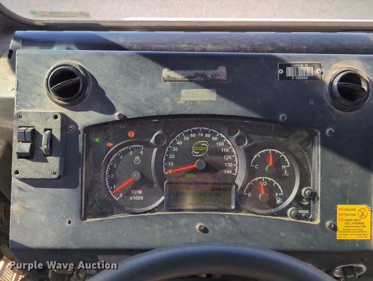 image for item LY9488 2011 Workhorse W62 delivery truck