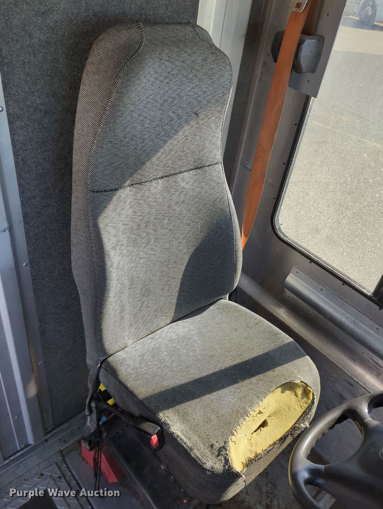 image for item LY9488 2011 Workhorse W62 delivery truck