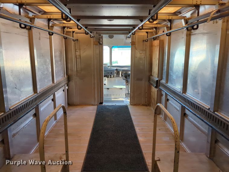 image for item LY9488 2011 Workhorse W62 delivery truck