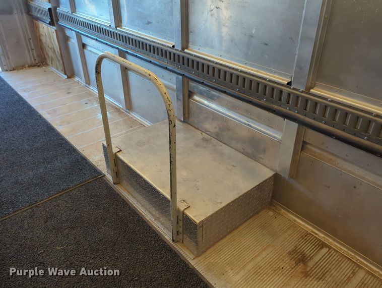 image for item LY9488 2011 Workhorse W62 delivery truck