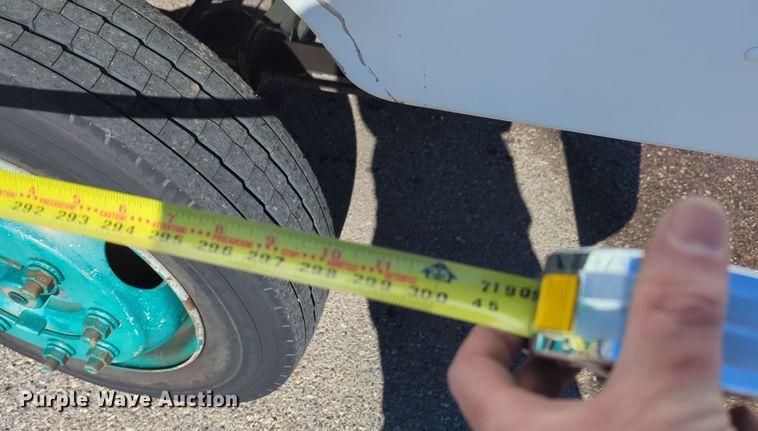 image for item LY9488 2011 Workhorse W62 delivery truck