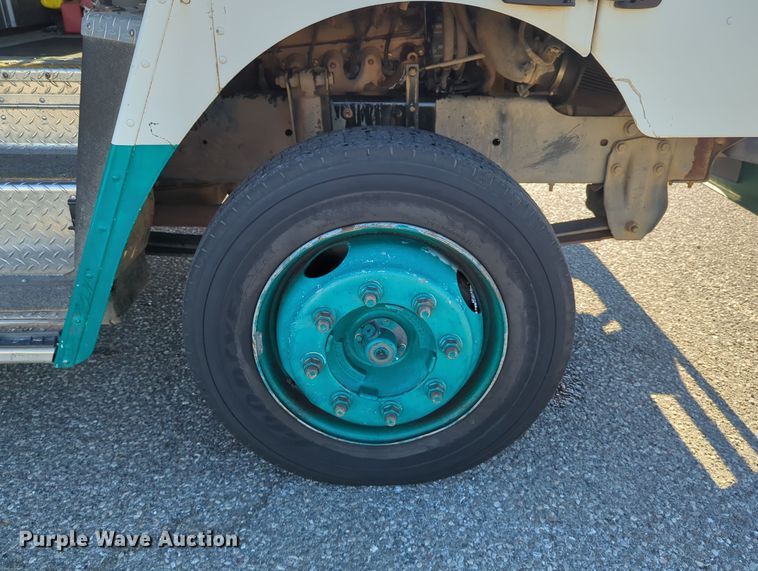 image for item LY9488 2011 Workhorse W62 delivery truck