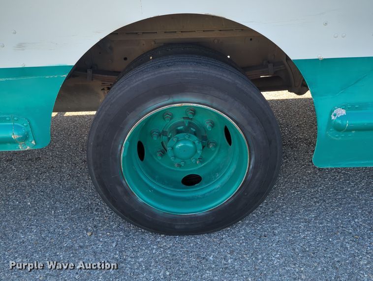 image for item LY9488 2011 Workhorse W62 delivery truck