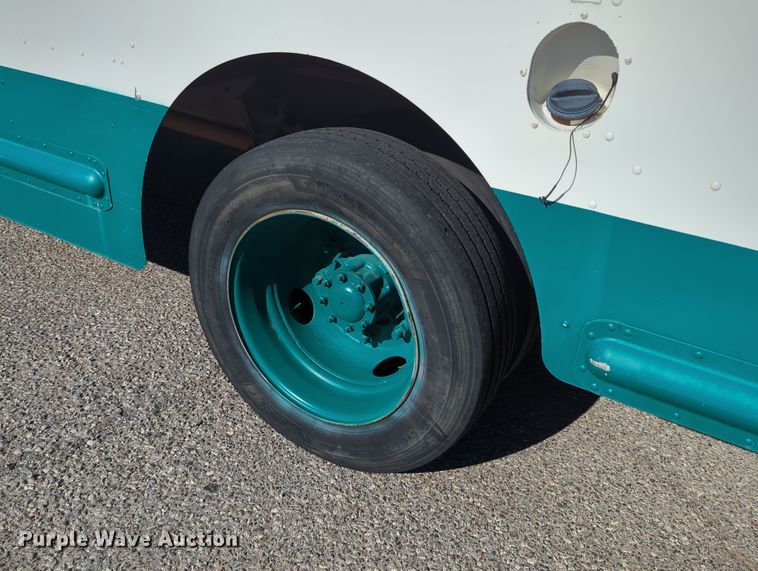 image for item LY9488 2011 Workhorse W62 delivery truck