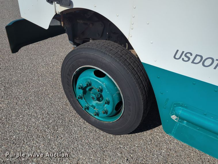 image for item LY9488 2011 Workhorse W62 delivery truck