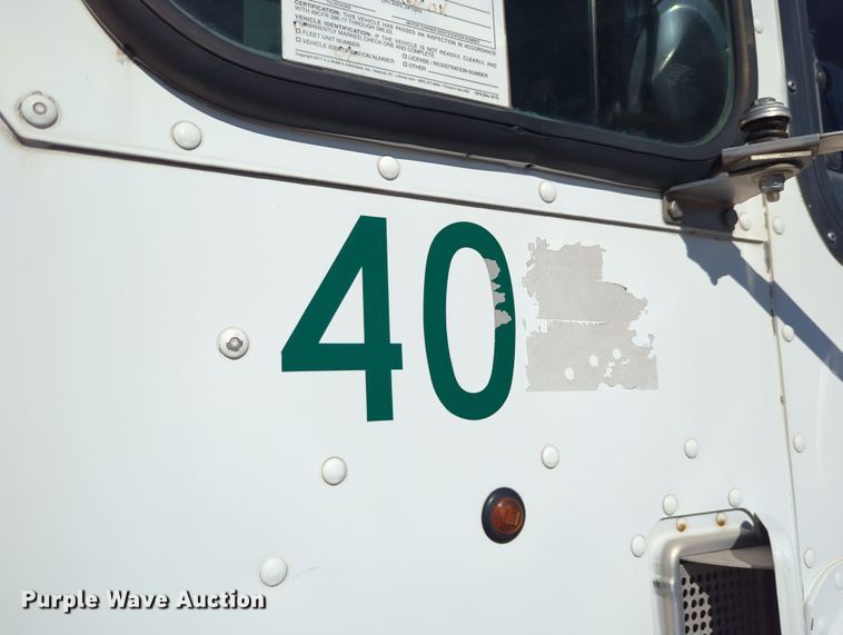 image for item LY9488 2011 Workhorse W62 delivery truck