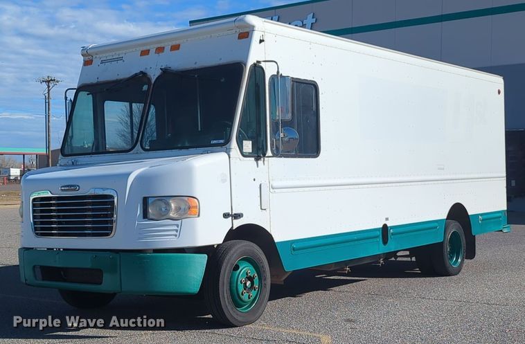 image for item LY9489 2009 Freightliner MT45 delivery truck