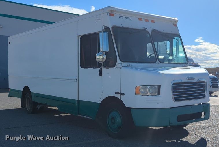 image for item LY9489 2009 Freightliner MT45 delivery truck