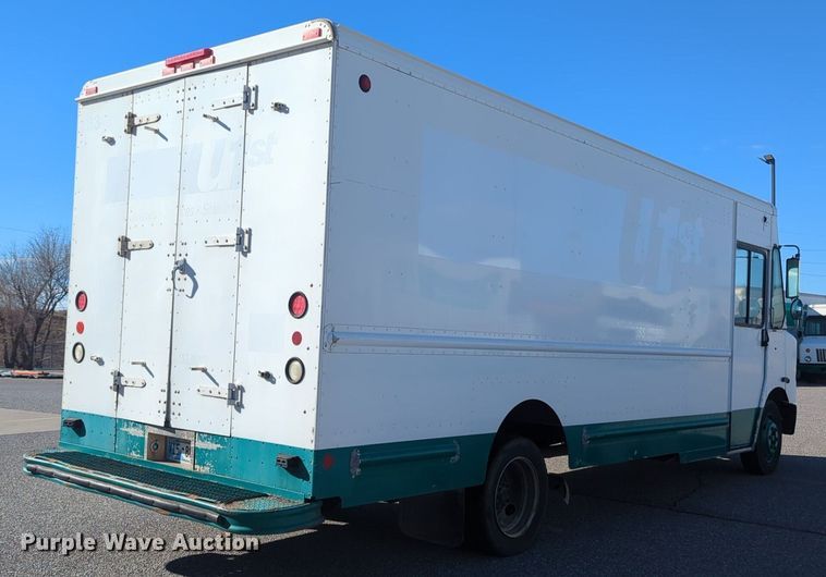 image for item LY9489 2009 Freightliner MT45 delivery truck