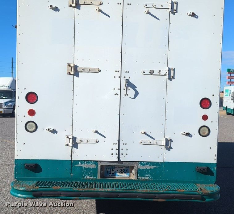 image for item LY9489 2009 Freightliner MT45 delivery truck