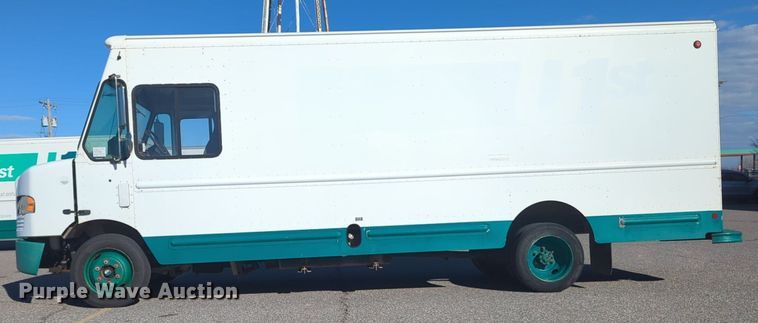 image for item LY9489 2009 Freightliner MT45 delivery truck