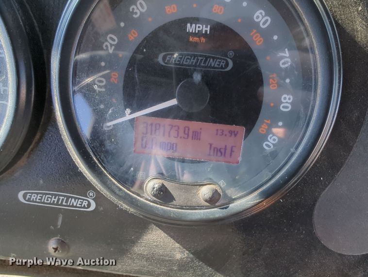 image for item LY9489 2009 Freightliner MT45 delivery truck