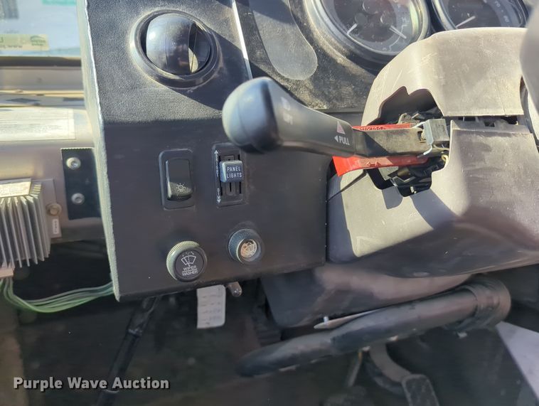 image for item LY9489 2009 Freightliner MT45 delivery truck