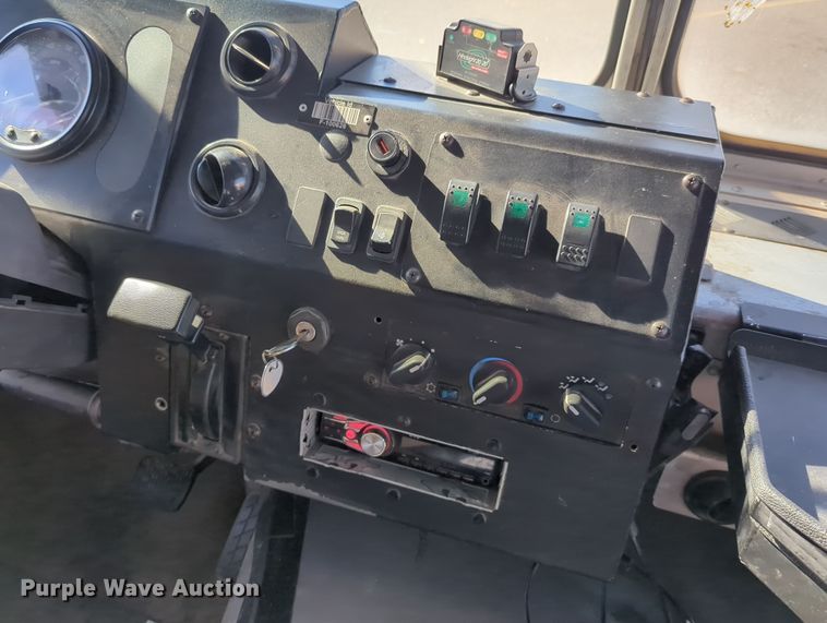 image for item LY9489 2009 Freightliner MT45 delivery truck