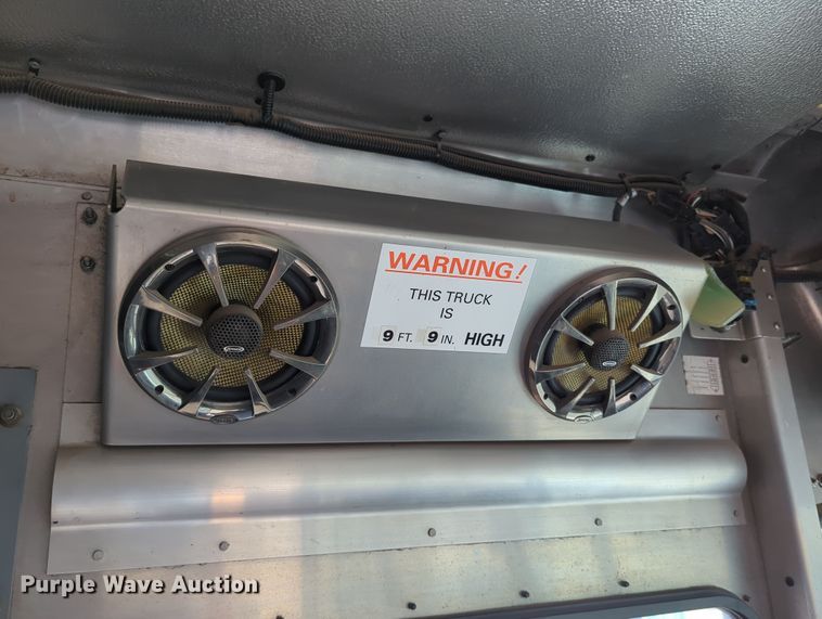 image for item LY9489 2009 Freightliner MT45 delivery truck