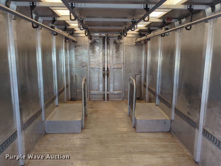 image for item LY9489 2009 Freightliner MT45 delivery truck