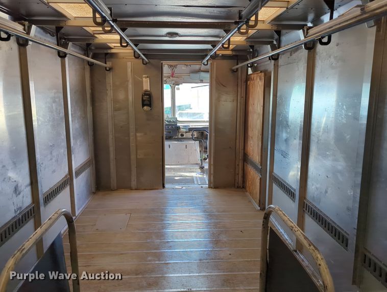 image for item LY9489 2009 Freightliner MT45 delivery truck