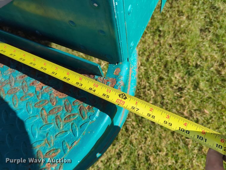 image for item LY9489 2009 Freightliner MT45 delivery truck