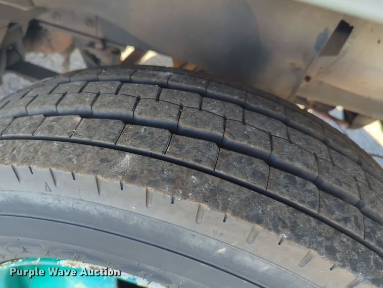 image for item LY9489 2009 Freightliner MT45 delivery truck