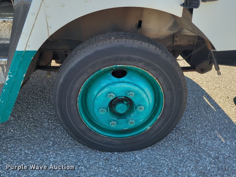 image for item LY9489 2009 Freightliner MT45 delivery truck