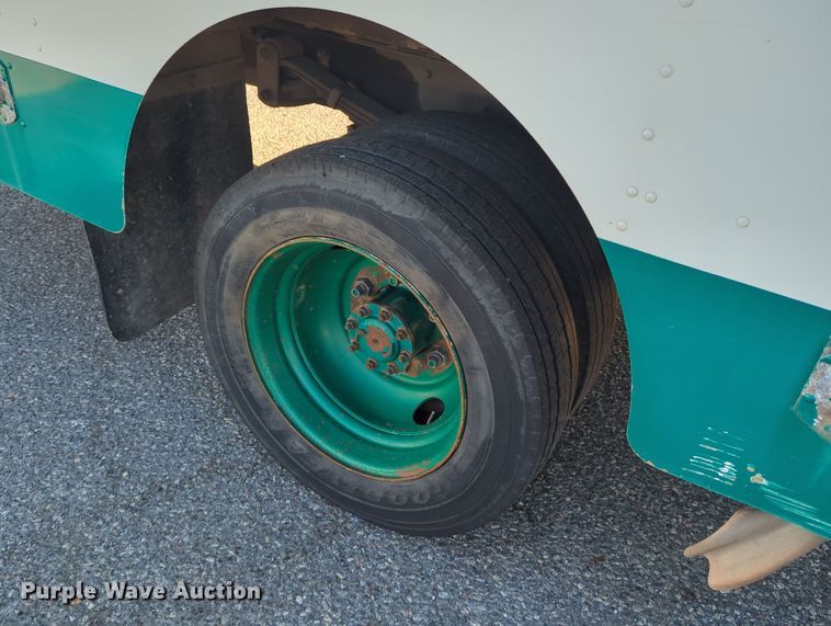 image for item LY9489 2009 Freightliner MT45 delivery truck