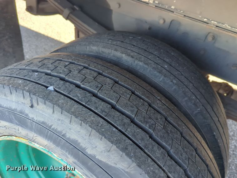 image for item LY9489 2009 Freightliner MT45 delivery truck